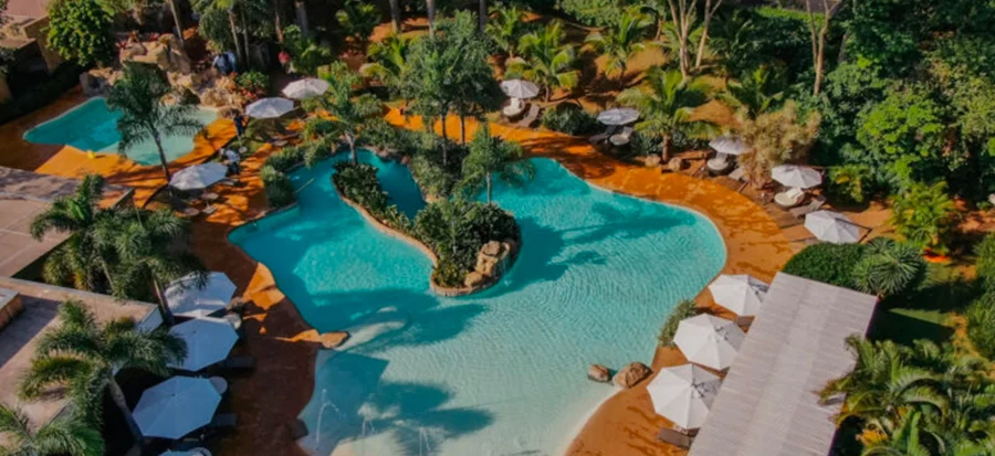 vista aerea da piscina externa do clara dourado