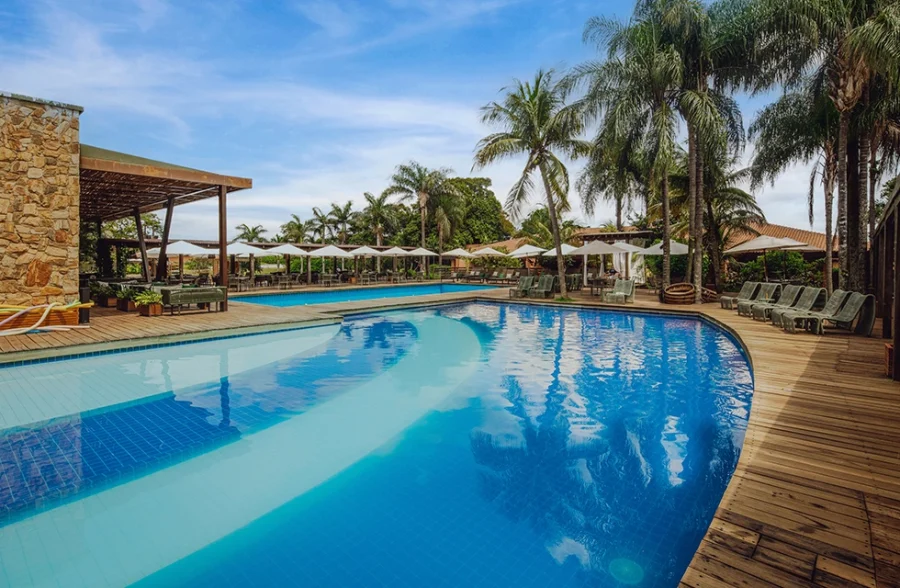 piscina externa ao ar livre sem ser aquecida no Clara Dourado