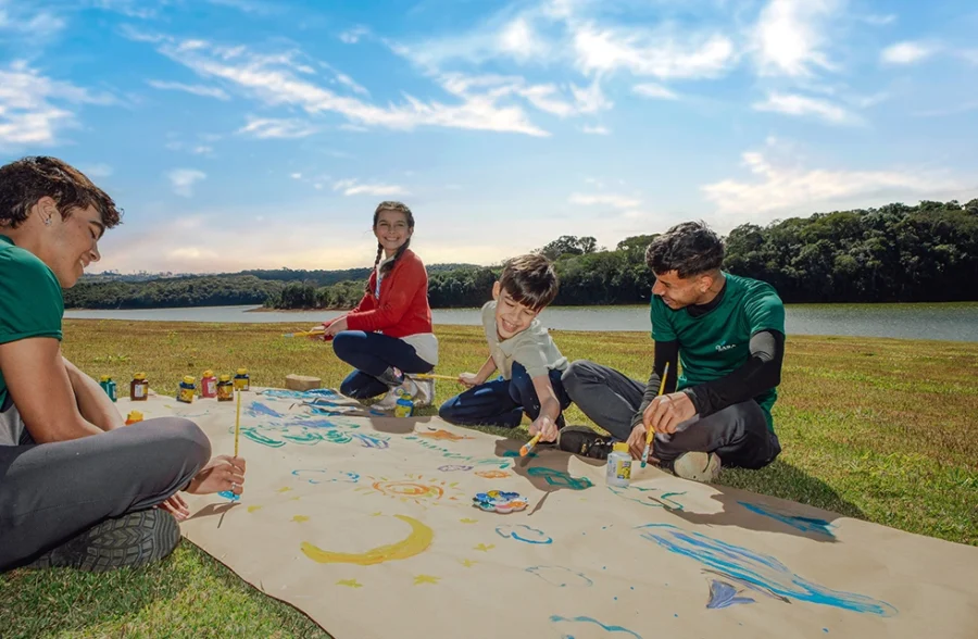 crianças na oficina de arte de ibiuna