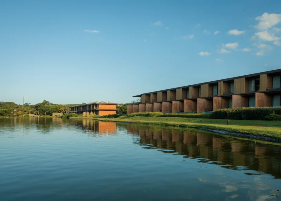 Evite hotéis tomados por convenções corporativas. Descubra como escolher um resort de luxo exclusivo no interior de SP que preserva o seu silêncio e descanso.